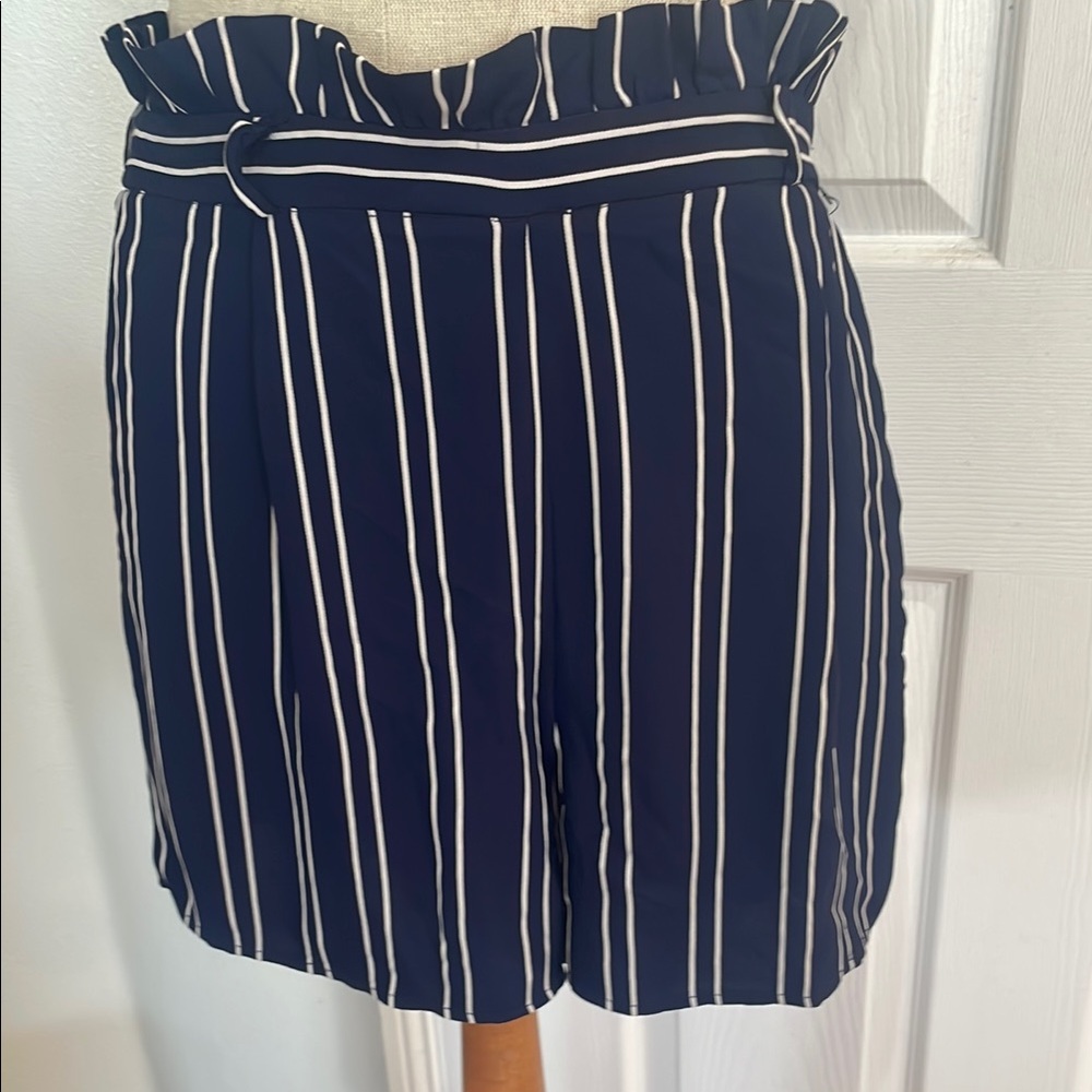 Waverly Grey Liberant Navy Blue white Striped Women's Shorts size 8